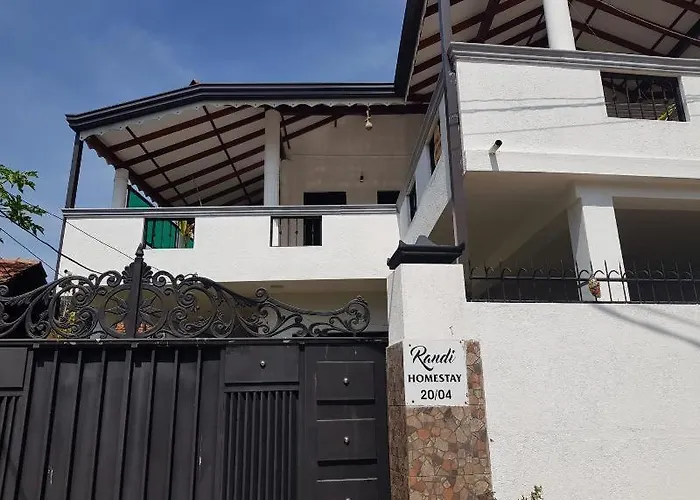 Randi Homestay