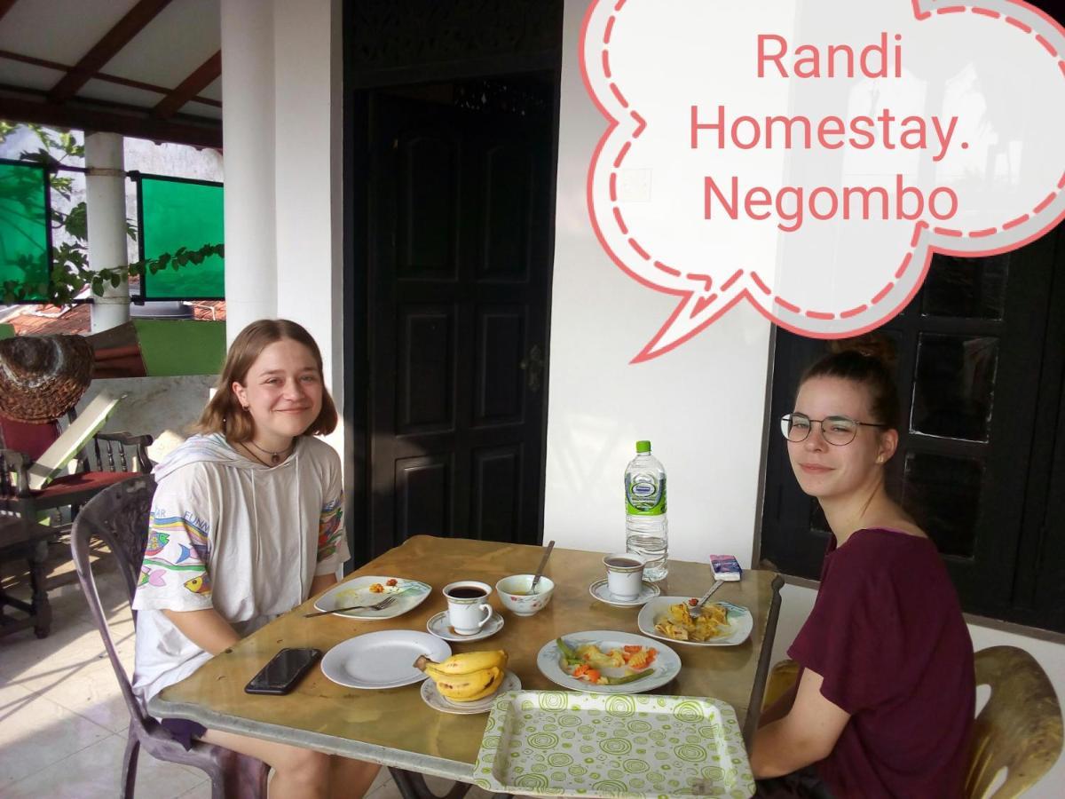 Randi Homestay *